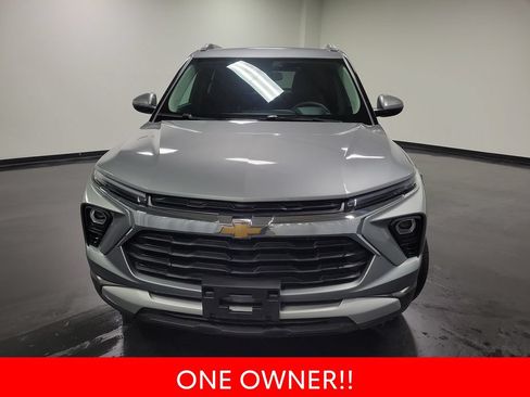 Used 2025 Chevrolet TrailBlazer LT FWD image 3