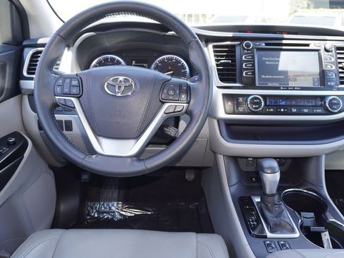 Used 2018 Toyota Highlander XLE FWD image 13