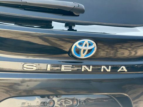 Used 2022 Toyota Sienna Platinum image 13