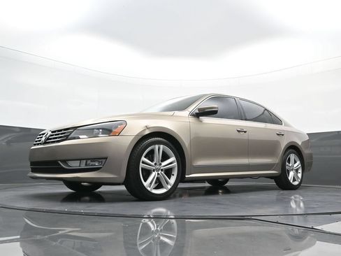 Used 2015 Volkswagen Passat TDI SEL Premium FWD image 23