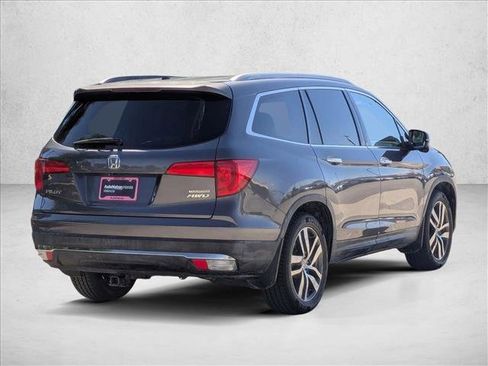 Used 2017 Honda Pilot Touring image 5