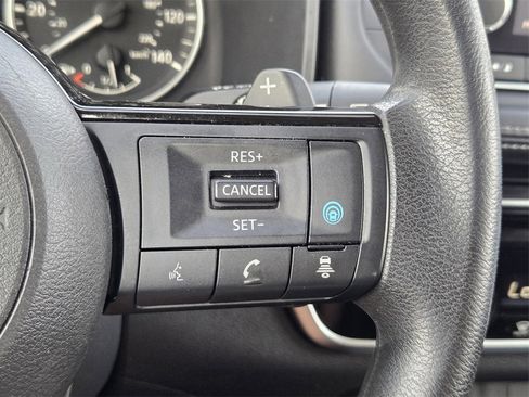 Used 2021 Nissan Rogue SV image 25