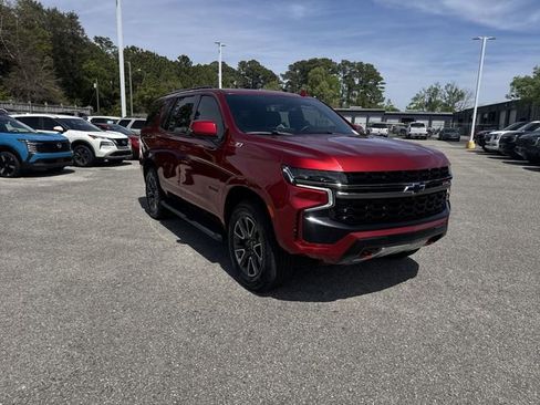 Used 2022 Chevrolet Tahoe Z71 w/ Luxury Package AWD/4WD image 3