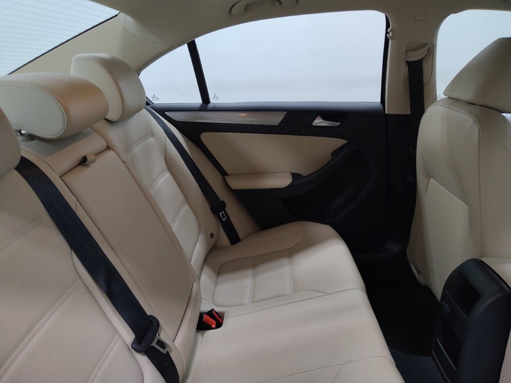 Used 2017 Volkswagen Jetta SE FWD image 19