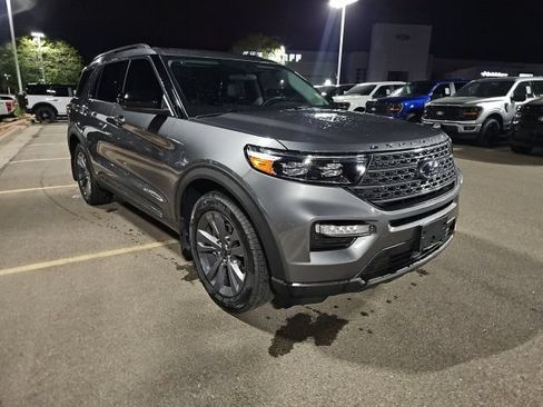 Used 2024 Ford Explorer XLT w/ Equipment Group 202A AWD/4WD image 2