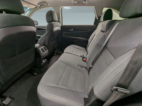 Used 2017 Kia Sorento LX image 18