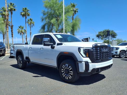 Used 2025 GMC Sierra 2500 Denali Ultimate w/ Max Trailering Package AWD/4WD image 3