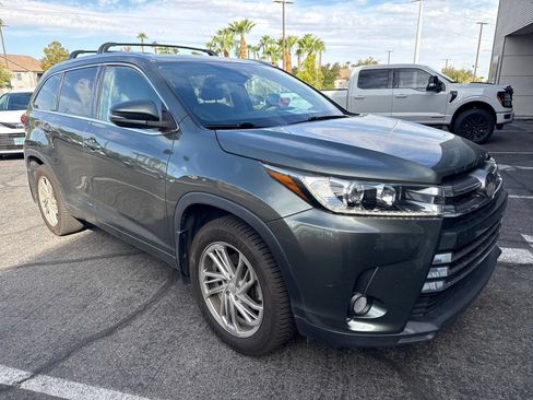 Used 2018 Toyota Highlander Limited AWD/4WD image 3