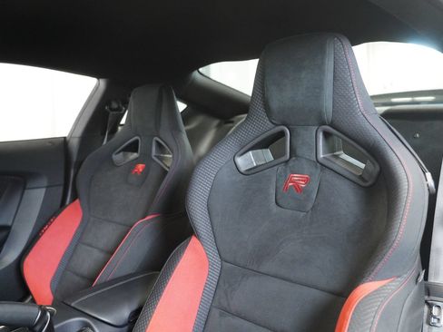 Used 2019 Ford Mustang Shelby GT350R w/ GT350R Equipment Group 920A RWD image 12