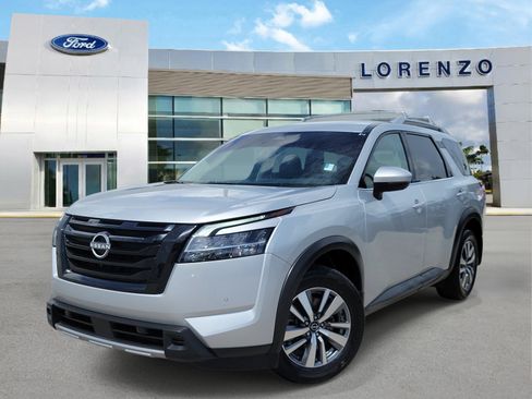 Used 2024 Nissan Pathfinder SL w/ Black Appearance Package FWD image 1