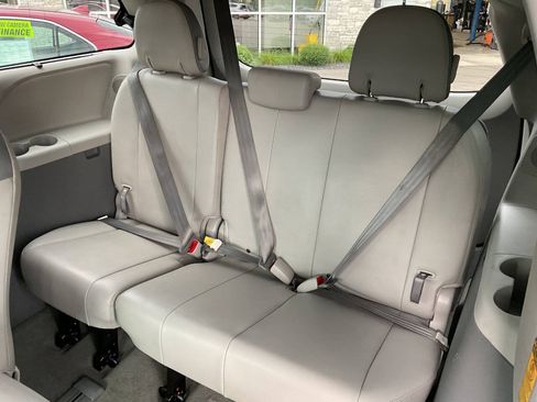 Used 2014 Toyota Sienna Limited w/ Limited Premium Package AWD/4WD image 34