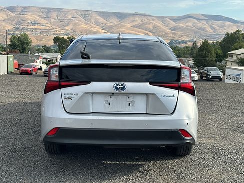 Certified 2021 Toyota Prius LE AWD/4WD image 6