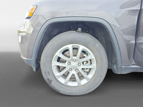 Used 2021 Jeep Grand Cherokee Laredo image 13