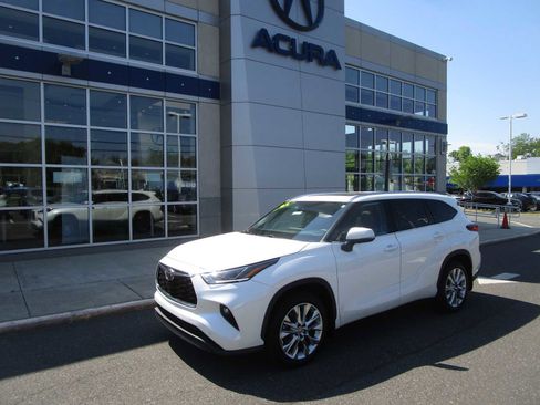 Used 2021 Toyota Highlander Limited AWD/4WD image 1