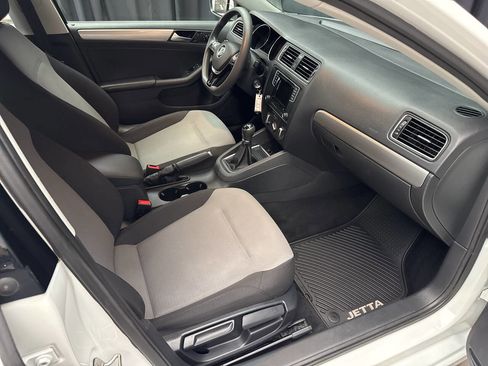 Used 2017 Volkswagen Jetta S image 31