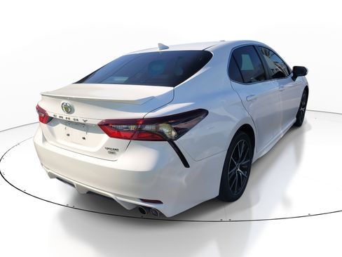Used 2024 Toyota Camry SE w/ Convenience Package image 4