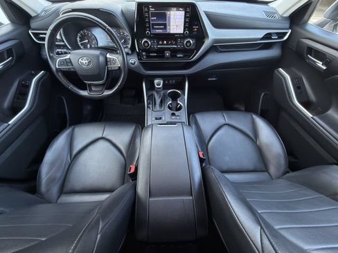 Used 2022 Toyota Highlander XLE FWD image 10