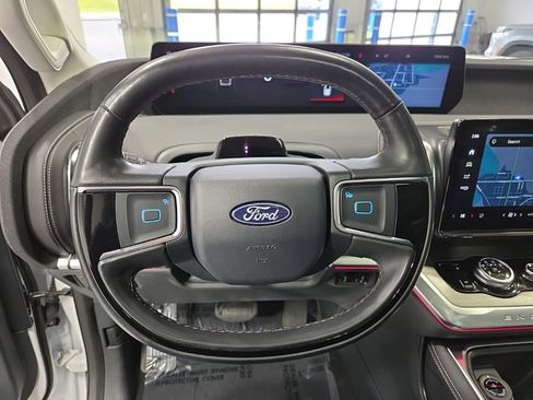 Used 2025 Ford Expedition Max Platinum AWD/4WD image 13