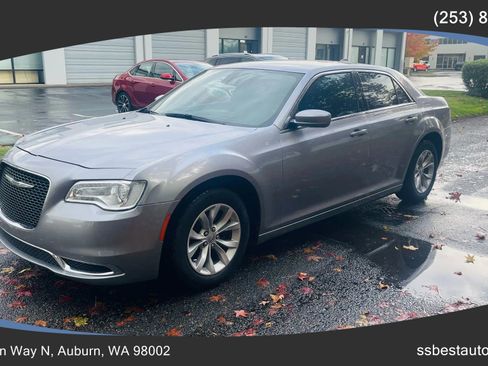 Used 2016 Chrysler 300 Limited image 3