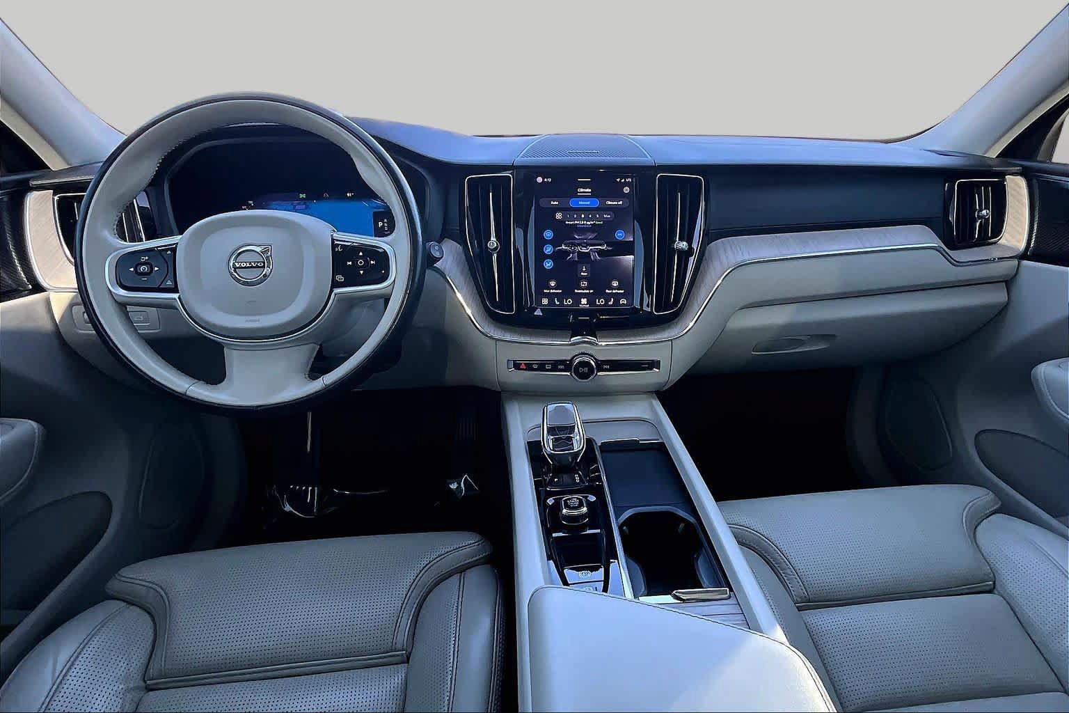Used 2022 Volvo XC60 B5 Inscription w/ Advanced Package FWD image 14