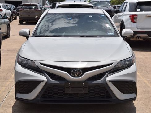 Used 2023 Toyota Camry SE FWD image 4