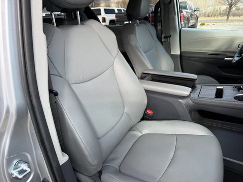 Used 2023 Toyota Sienna XLE image 27