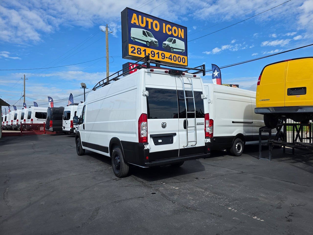 Used 2023 RAM ProMaster 3500 w/ Convenience Group FWD image 2
