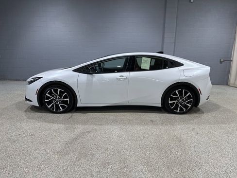 Used 2024 Toyota Prius Prime Premium image 6