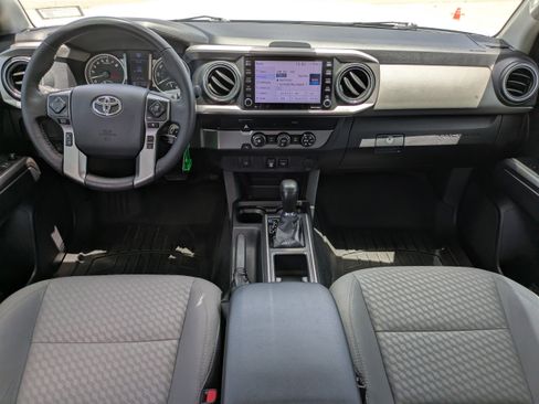 Used 2020 Toyota Tacoma SR5 RWD image 13