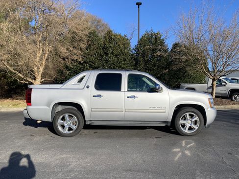 Used 2013 Chevrolet Avalanche LT w/ All-Star Edition image 10