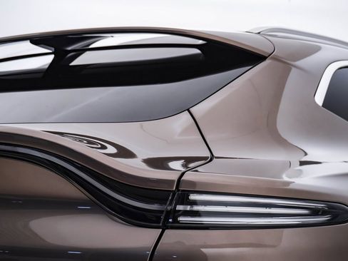 Used 2023 Aston Martin DBX image 14