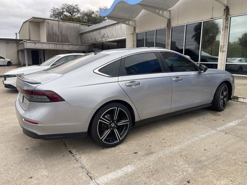 Used 2025 Honda Accord Sport image 5