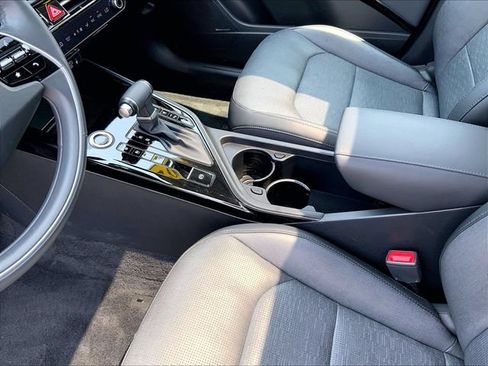 Used 2023 Kia Niro FWD image 16
