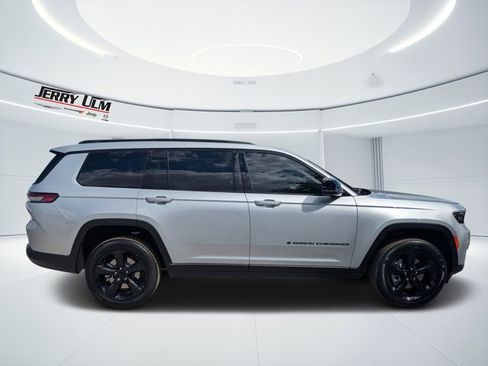 New 2025 Jeep Grand Cherokee L Limited w/ Black Appearance Package image 2