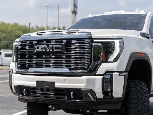 Used 2024 GMC Sierra 3500 Denali Ultimate AWD/4WD image 36