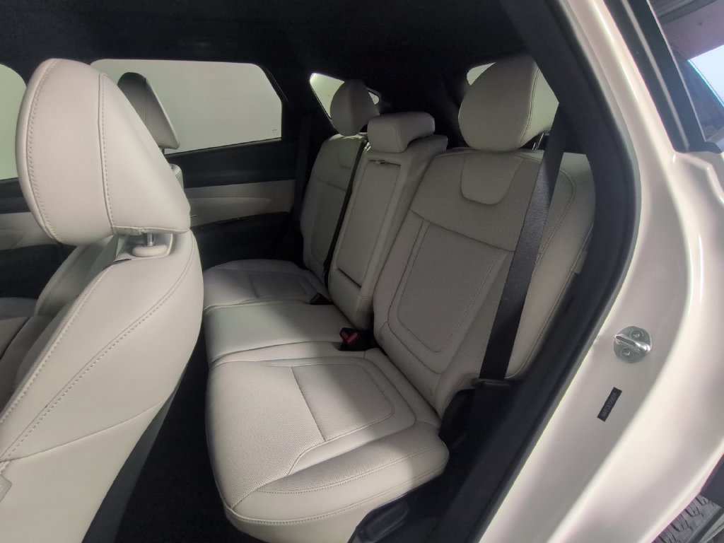 Used 2025 Hyundai Tucson Limited AWD/4WD image 19
