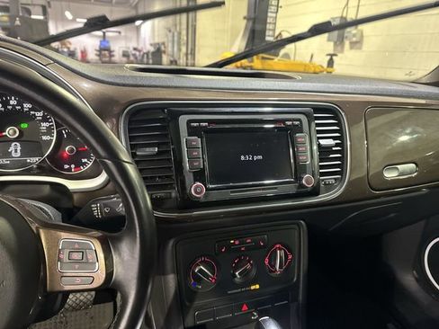 Used 2012 Volkswagen Beetle 2.5 image 23