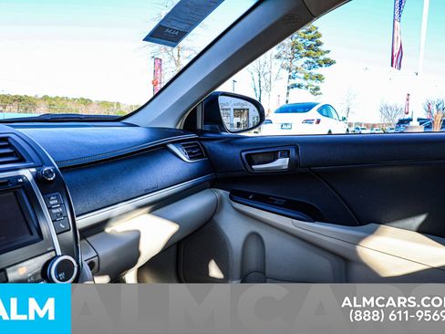 Used 2014 Toyota Camry LE image 41