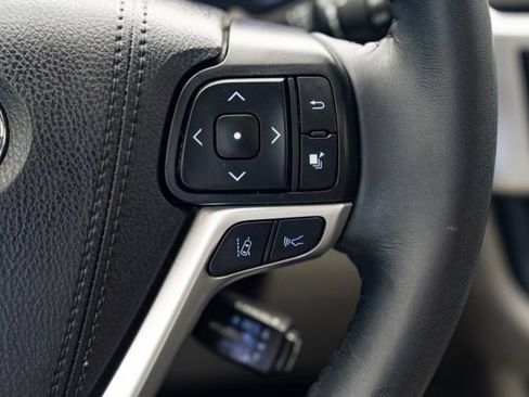 Used 2019 Toyota Highlander XLE AWD/4WD image 15