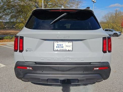 Used 2022 Kia Sorento S image 9