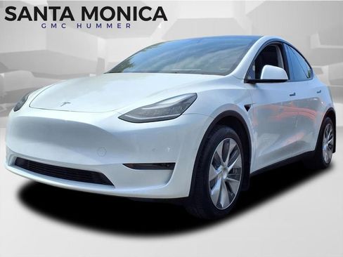 Used 2021 Tesla Model Y Long Range image 1