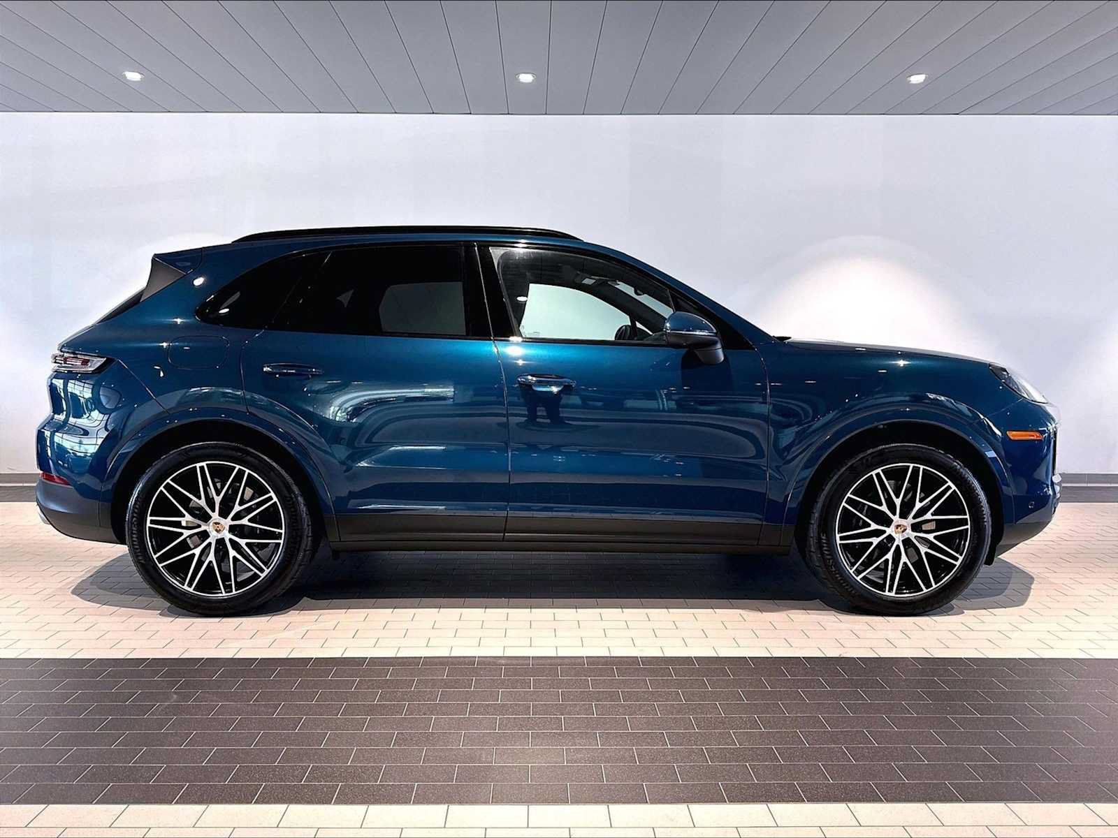 Used 2026 Porsche Cayenne AWD/4WD image 11