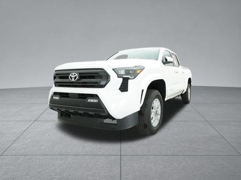 Used 2024 Toyota Tacoma SR5 AWD/4WD image 35