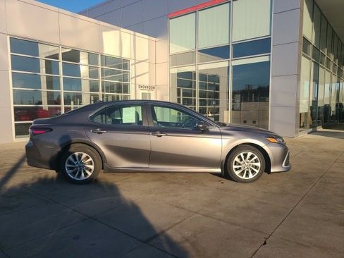 Used 2023 Toyota Camry LE image 8