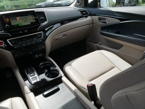Used 2020 Honda Pilot Touring image 11