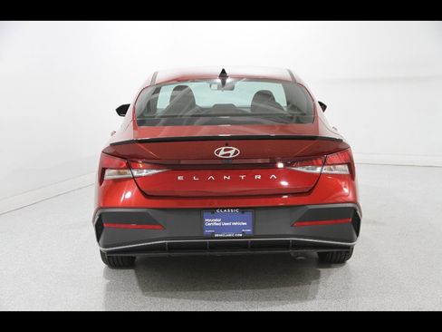 Certified 2025 Hyundai Elantra Sport FWD image 17