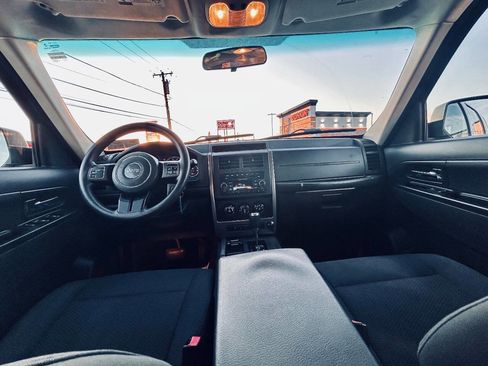 Used 2012 Jeep Liberty Sport image 25