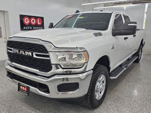 Used 2023 RAM 2500 Tradesman w/ Chrome Appearance Group AWD/4WD image 9