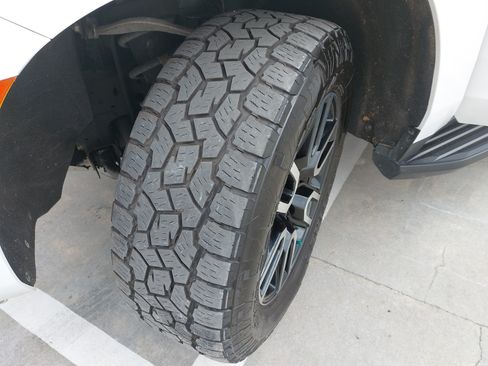 Used 2022 GMC Yukon XL AT4 AWD/4WD image 33