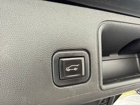 Used 2022 GMC Terrain SLE w/ Driver Convenience Package AWD/4WD image 7